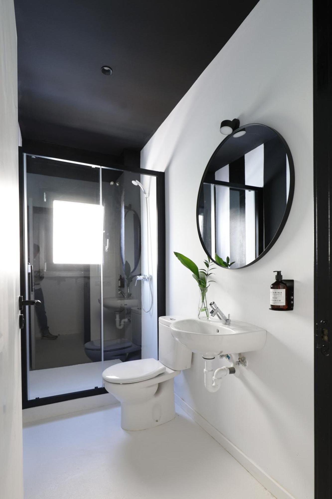 Black And White Hostel Паламос Екстериор снимка