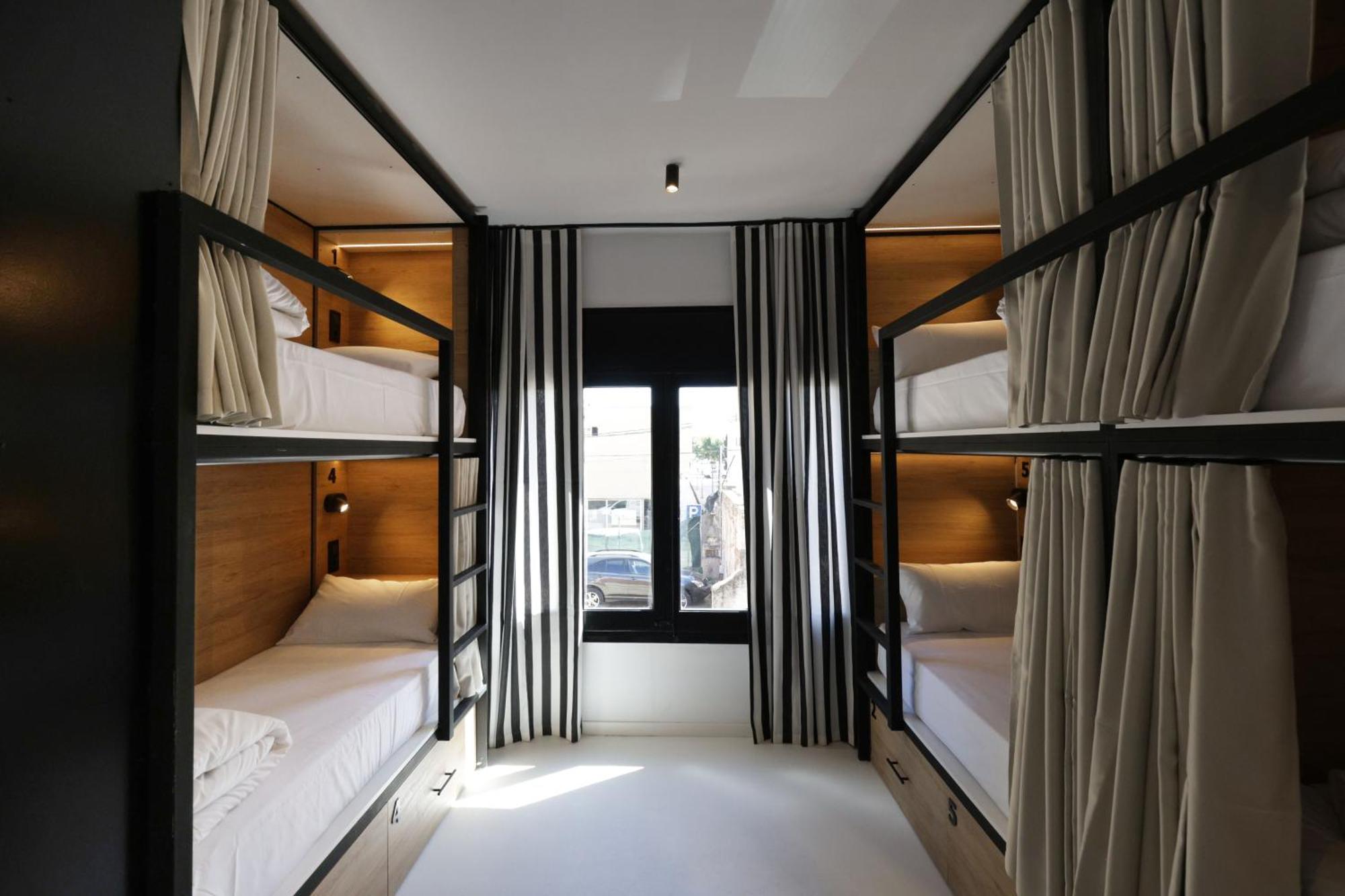 Black And White Hostel Паламос Стая снимка
